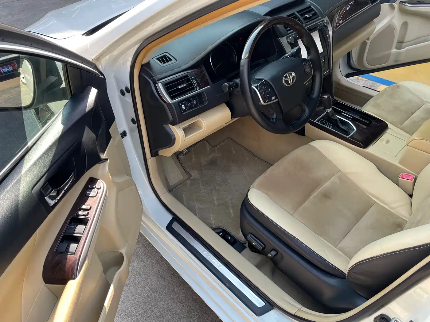 Toyota Camry 2016 2.5G 10th Anniversary Luxury Navigation Edition фото 5