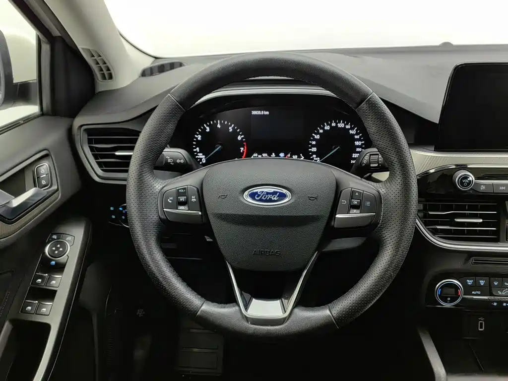 Фото 11 - Ford Focus