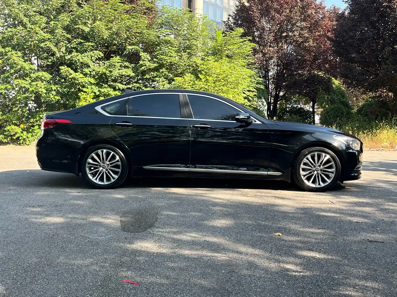 Photo 7 - Hyundai Genesis