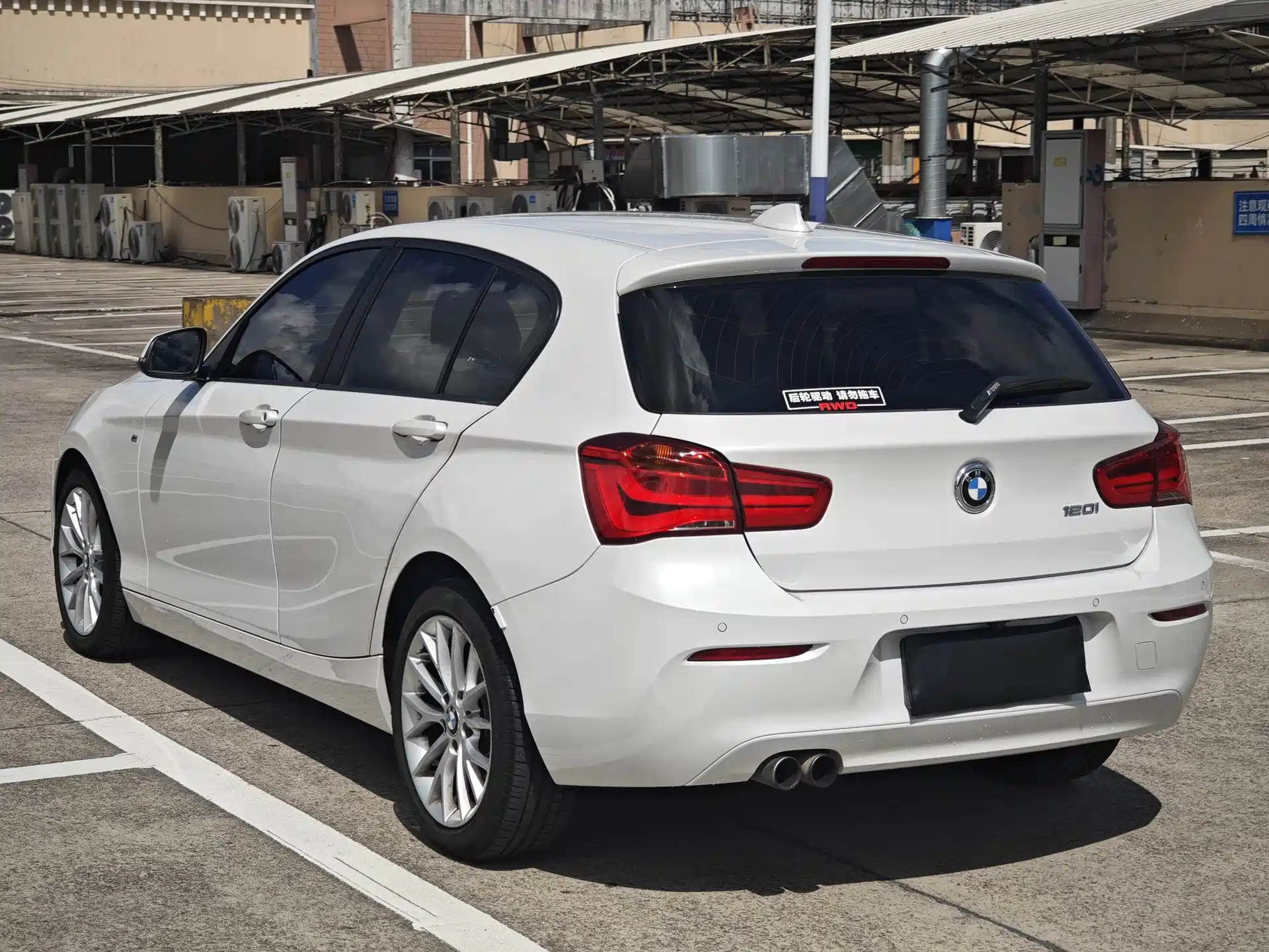 Photo 5 - BMW 1 Series (Import)