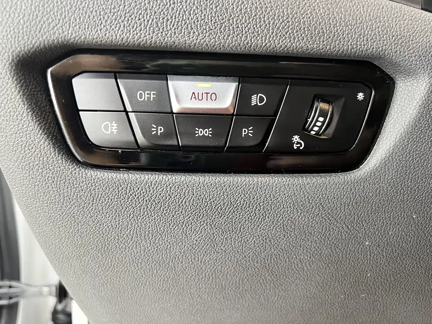 BMW 3 Series 2023 320i M Sport Package фото 11