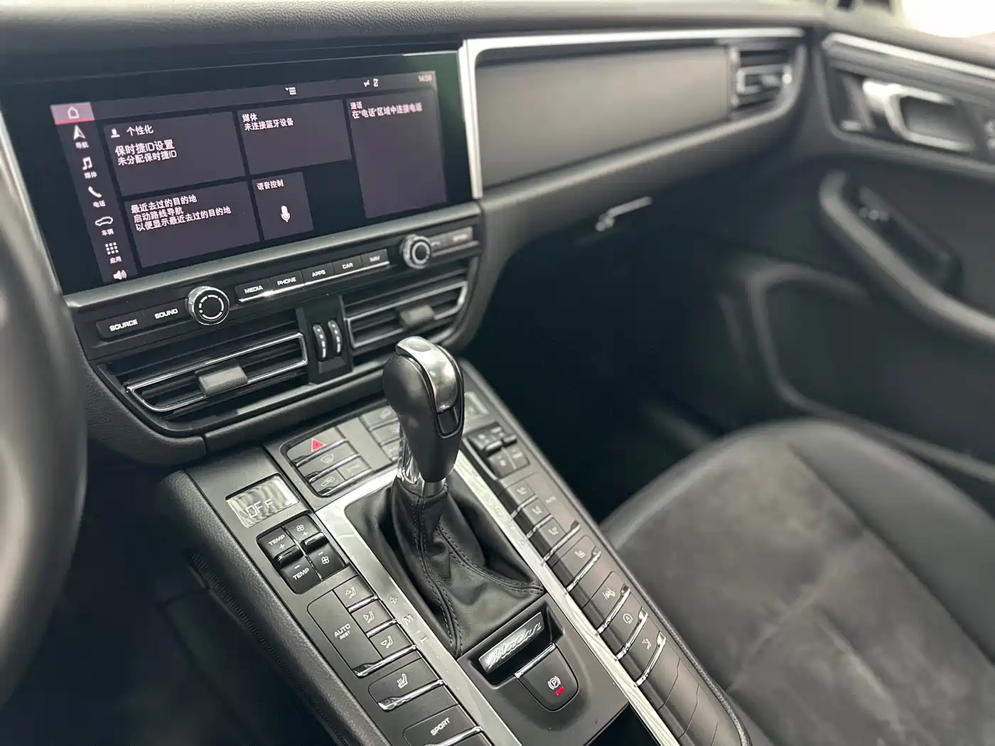 Porsche Macan 2018 Macan 2.0T фото 8