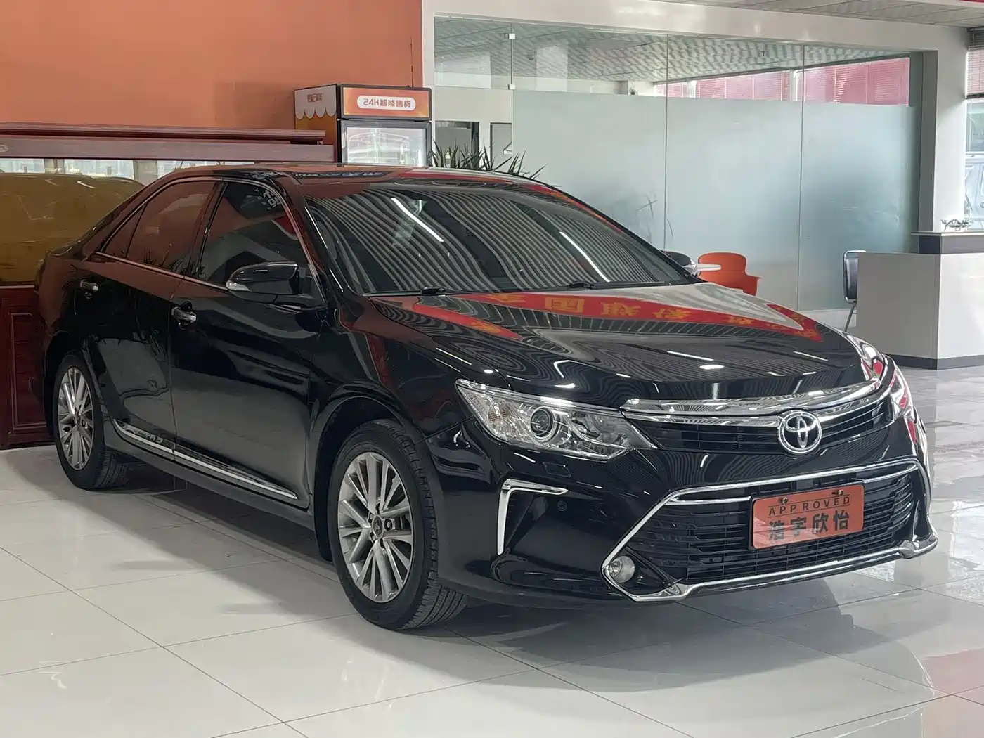 Toyota Camry 2016 2.5G 10th Anniversary Luxury Navigation Edition фото 3