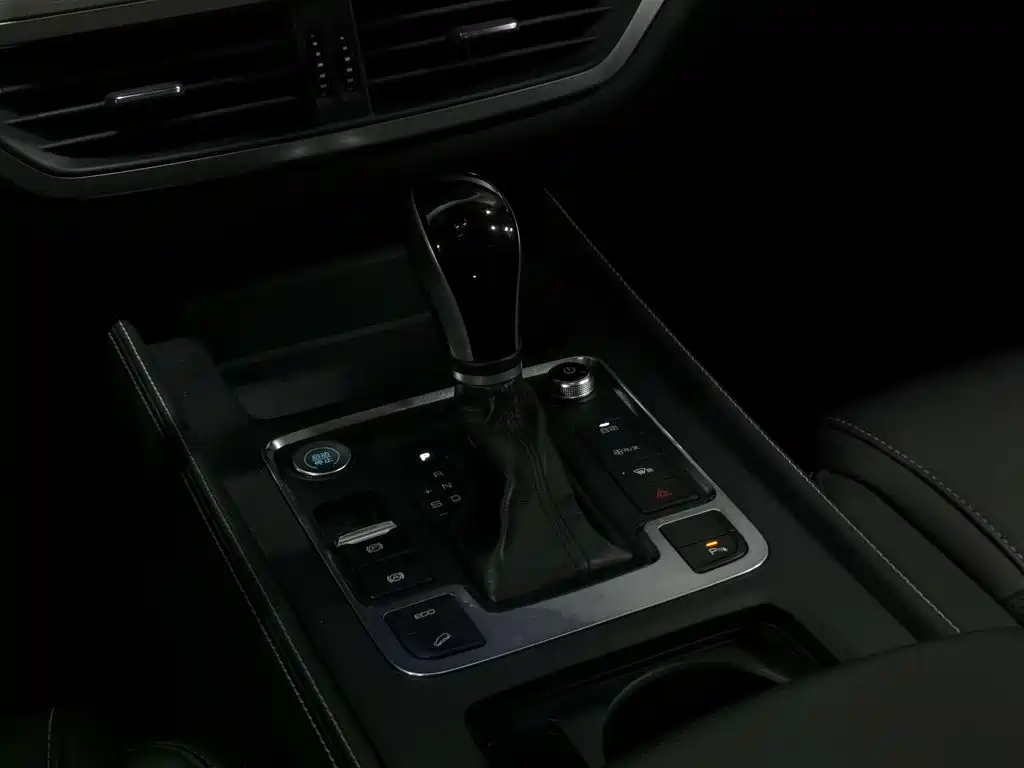 BYD Tang 2019 2018 2.0T Auto Smart Connect Luxury 5-seater China V