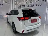 Photo 6 - Mitsubishi Outlander
