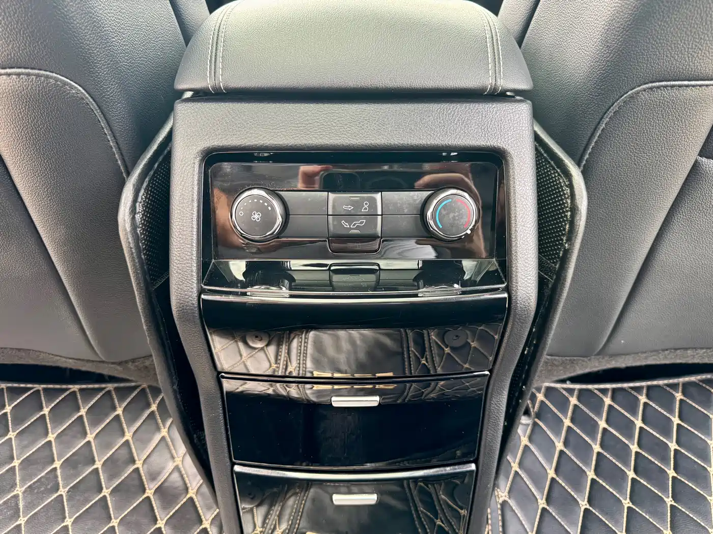 Фото 10 - Ford Edge