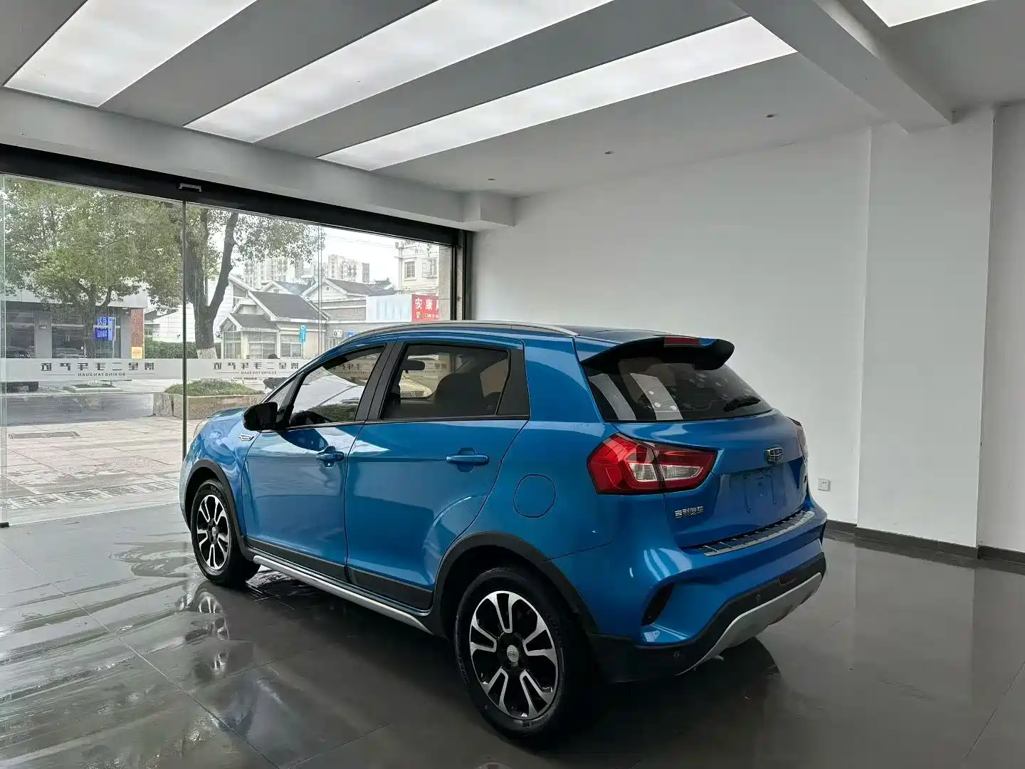 Фото 7 - Geely Vision X3