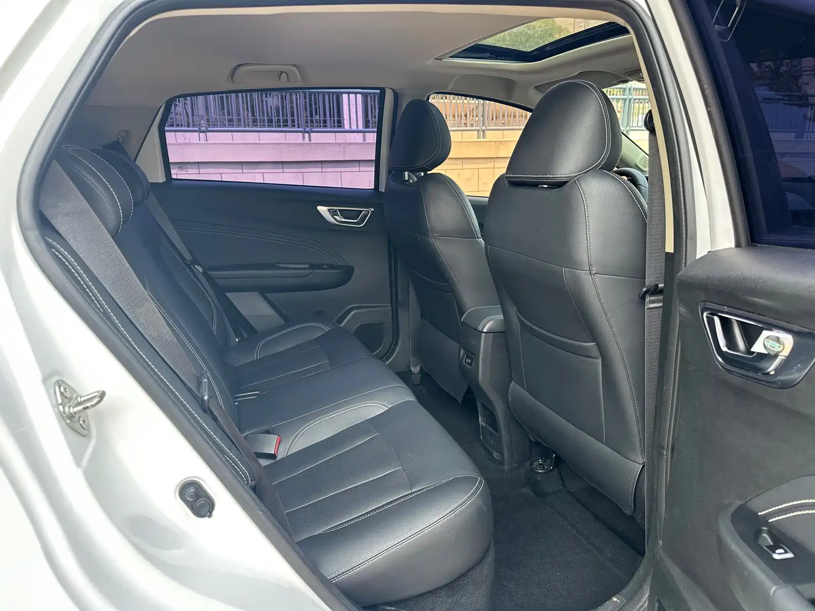 Фото 8 - Geely Vision X3