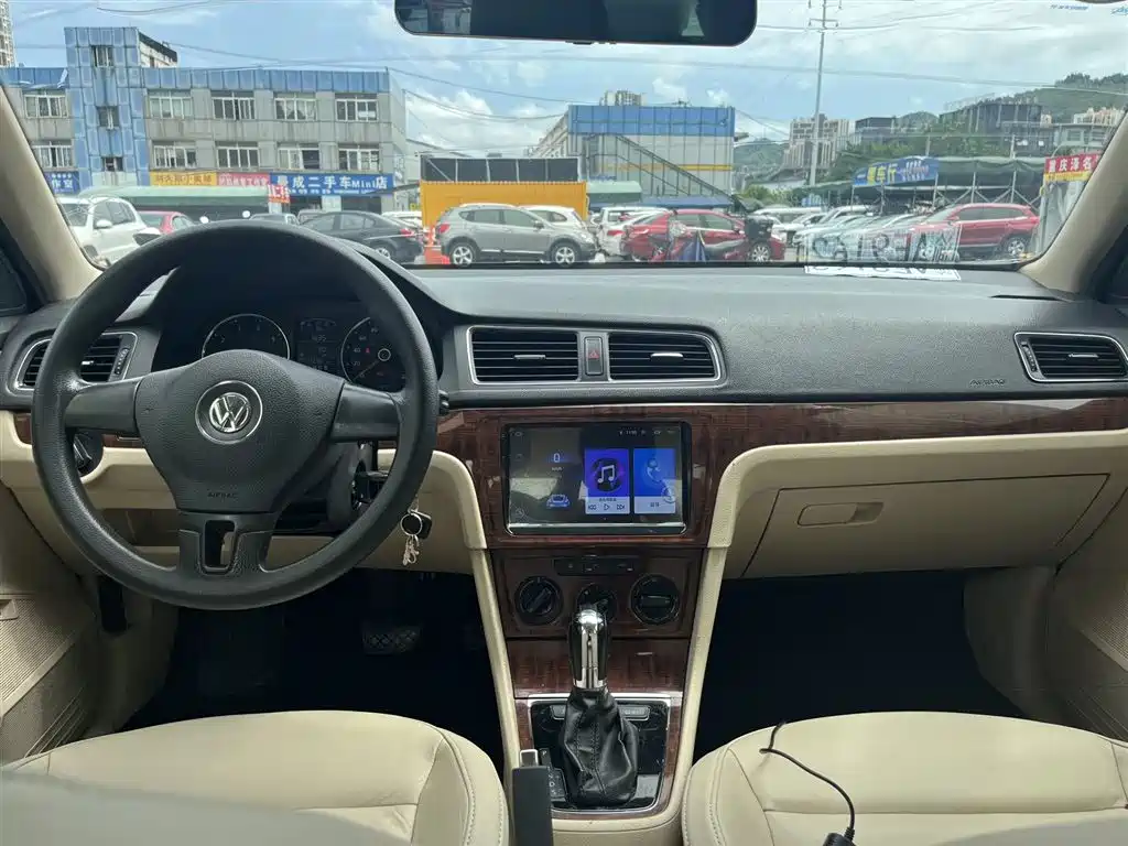Volkswagen Lavida 2013 1.6L Automatic Comfort Edition фото 7
