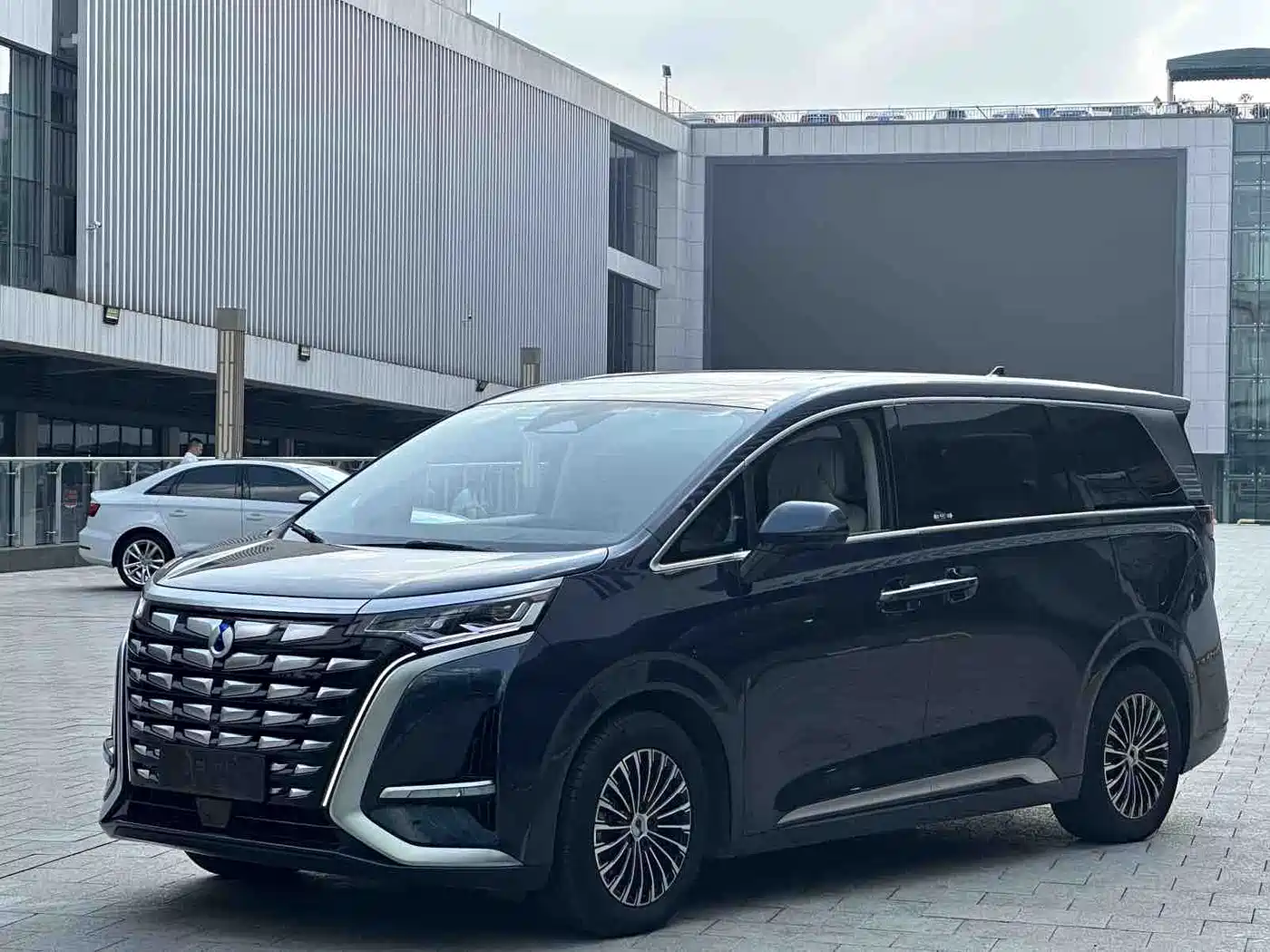 Denza D9 2022 DM-i 970 AWD Flagship
