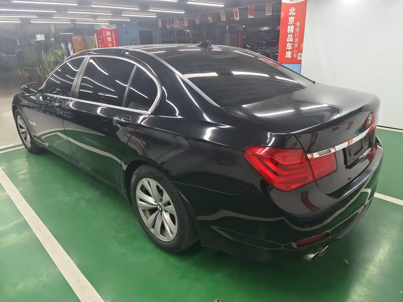 BMW 7 Series 2009 730Li Leading фото 3