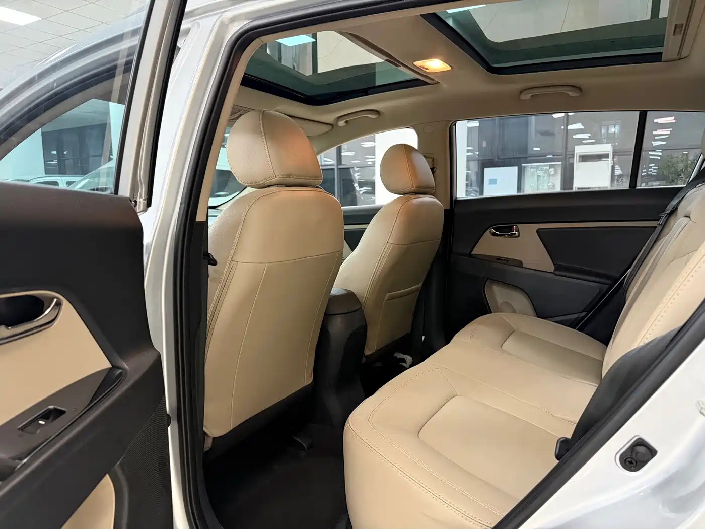 Kia Sportage 2012 2.0L Automatic AWD GLS фото 8
