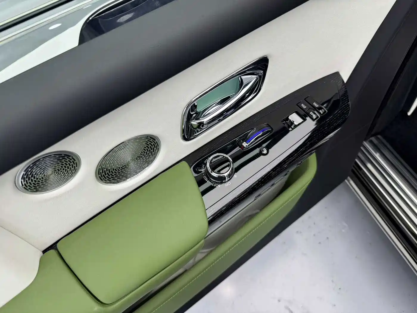 Rolls-Royce Phantom 2023 2018 6.7T Long Wheelbase Version