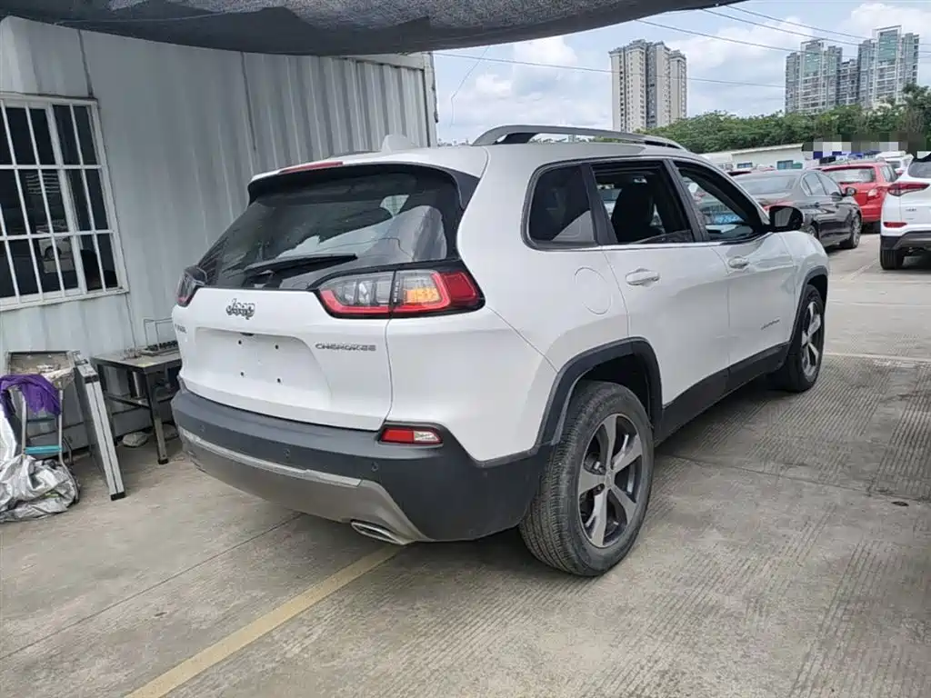 Фото 7 - Jeep Cherokee