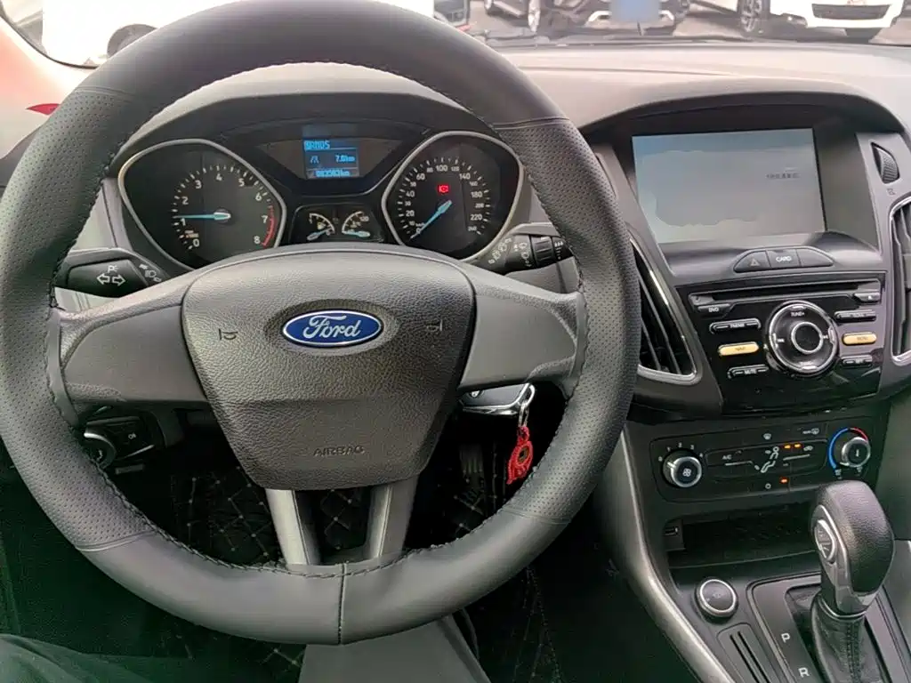 Фото 10 - Ford Focus