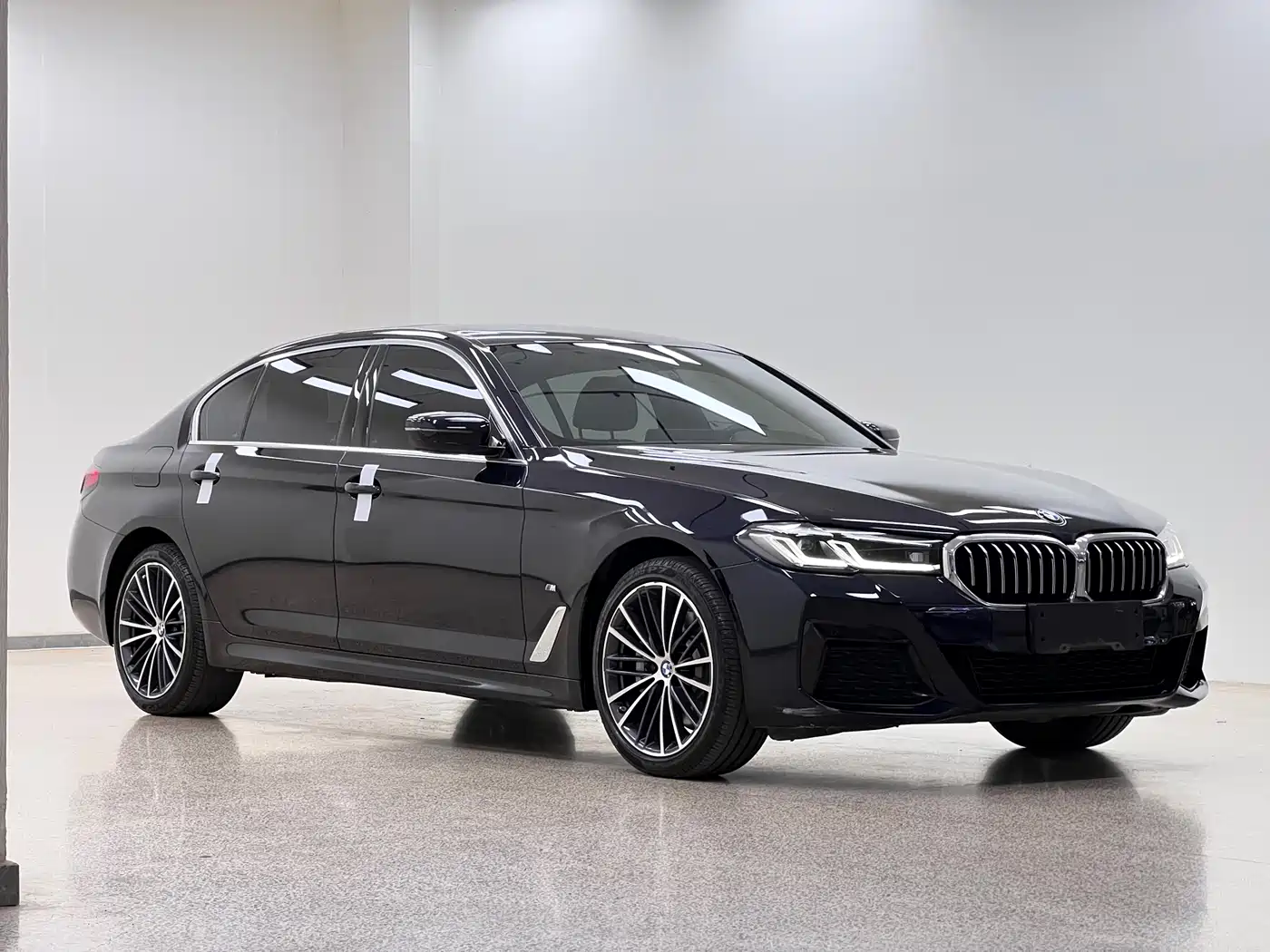 BMW 5 Series 2022 Facelift 530Li Leading M Sport Package фото 3