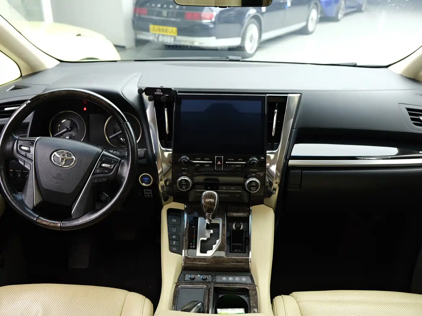 Toyota Alphard 2021 Hybrid 2.5L Luxury фото 12