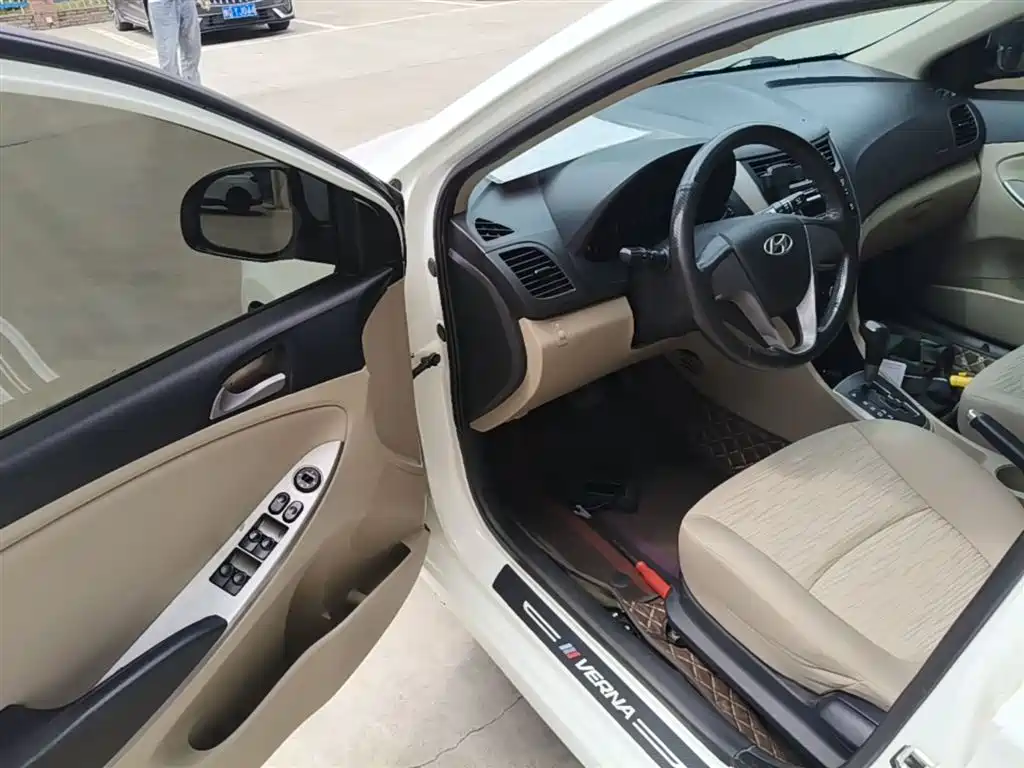 Hyundai Verna 2014 1.4L Automatic Smart GLS фото 16