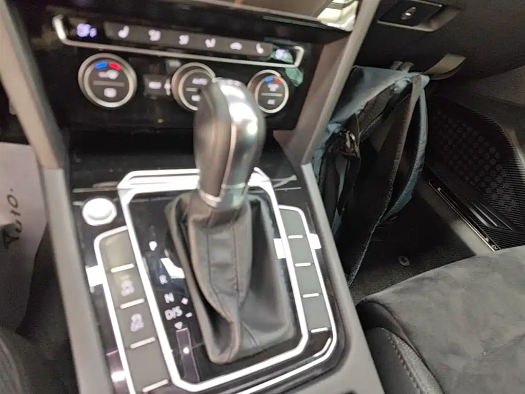 Volkswagen Magotan 2018 330TSI DSG Premium фото 14