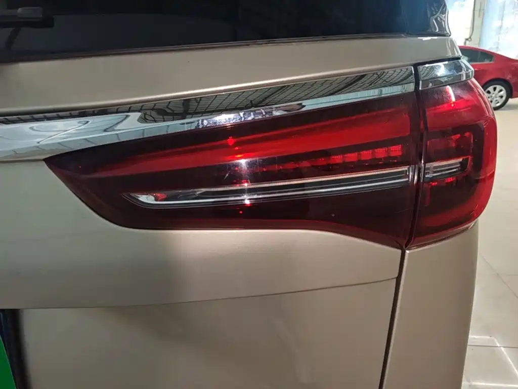 Фото 8 - Buick GL8
