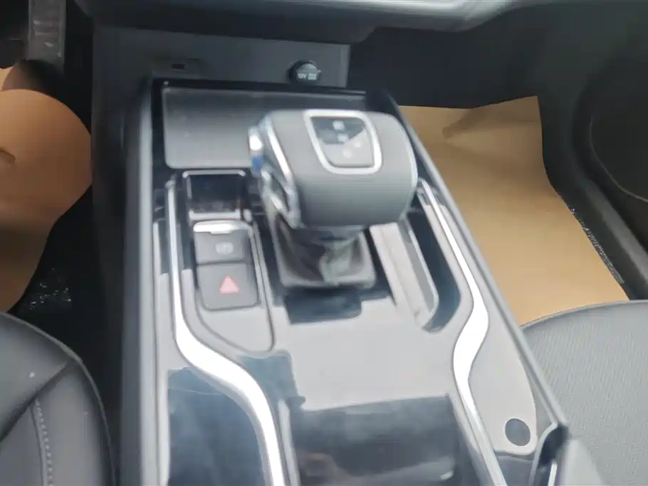 Hongqi E-QM5 2022 431km Charging Enjoyment Edition фото 16