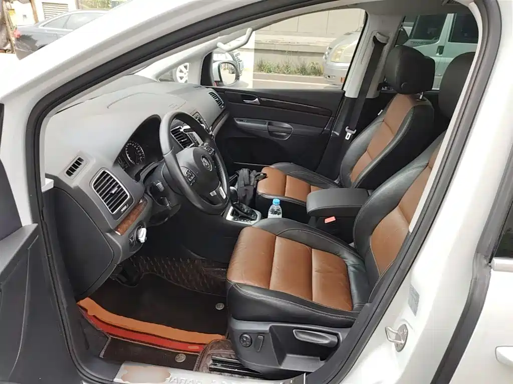 Volkswagen Sharan 2014 2.0TSI Comfort фото 15