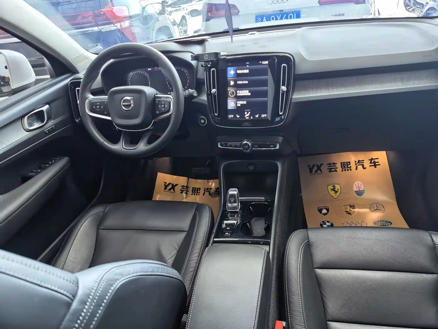Volvo XC40 2021 2022 Model T4 AWD Smart Vision Luxury Edition