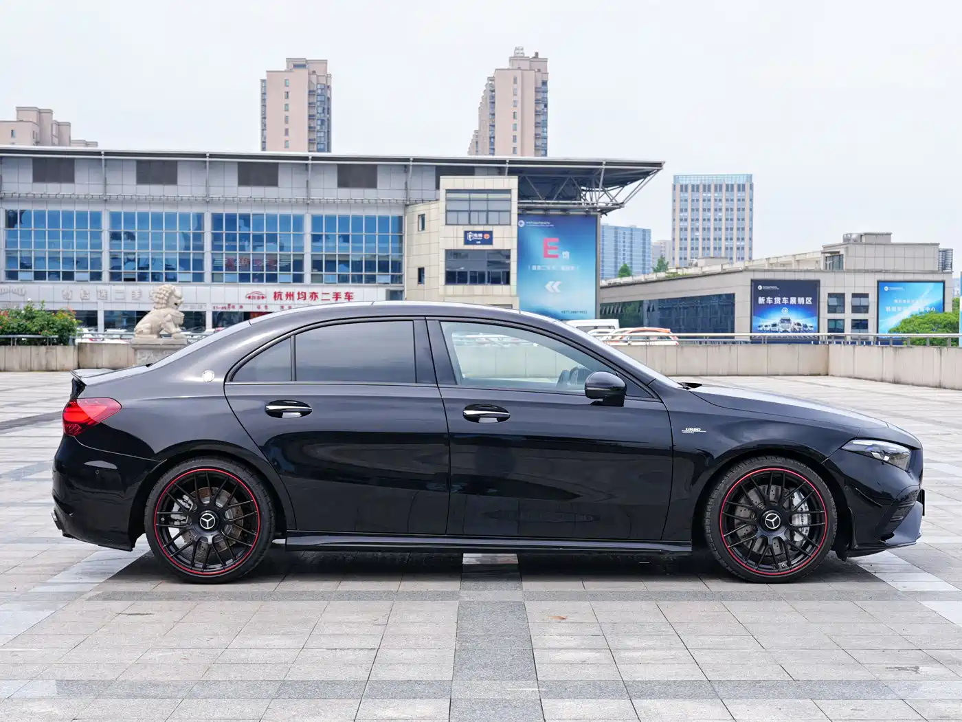 Mercedes-Benz A-Class AMG 2025 Facelift AMG A 35 L 4MATIC фото 3