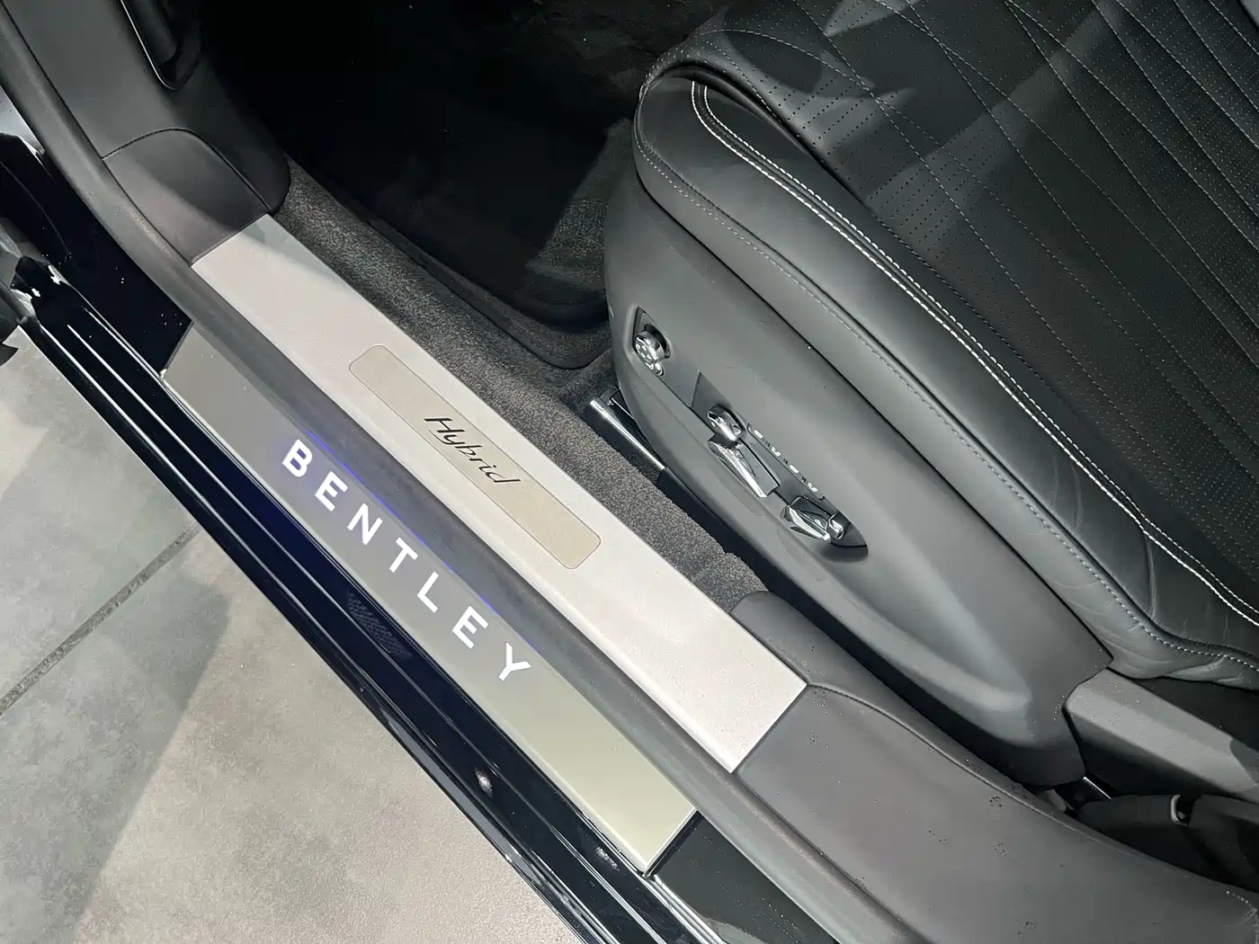 Bentley Flying Spur Plug-in Hybrid 2023 2022 2.9T V6 Hybrid Mulliner