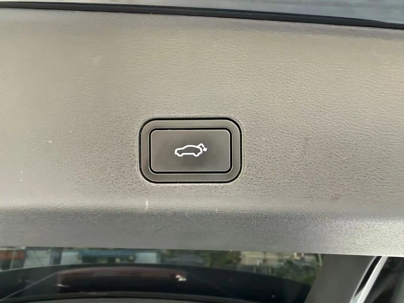Фото 9 - Geely Monjaro