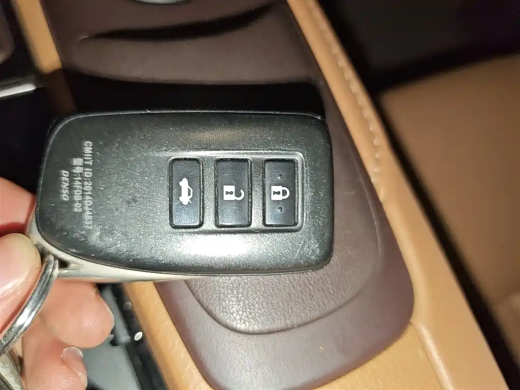 Lexus ES 2015 200 Elite Edition фото 12