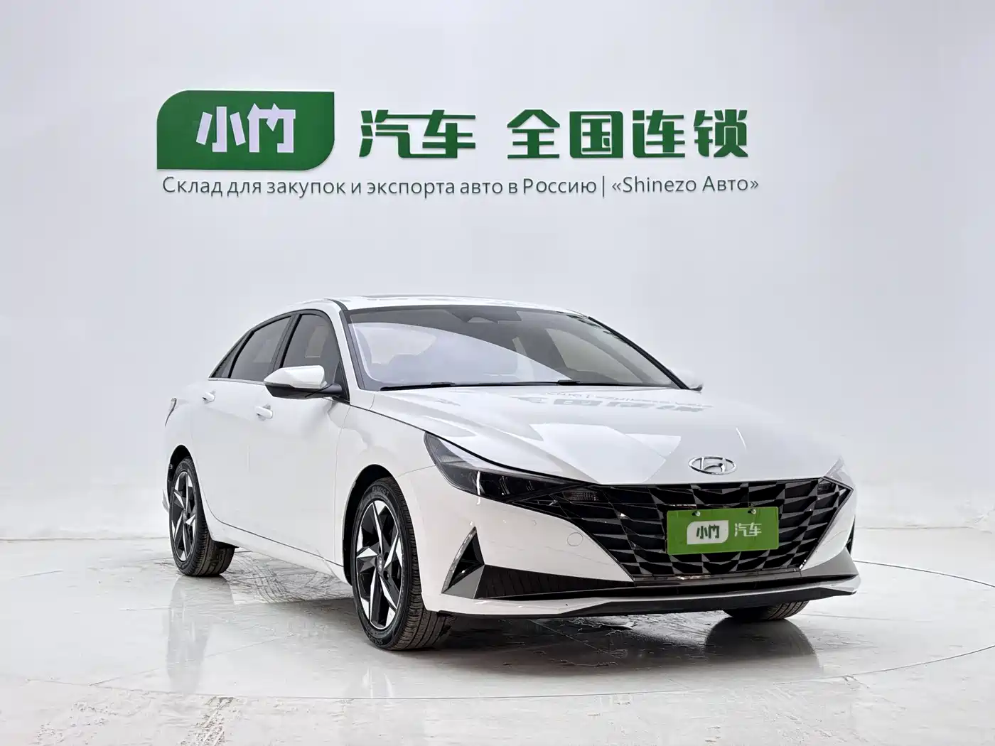 Hyundai Elantra 2022 1.5L CVT LUX Premium Edition фото 3