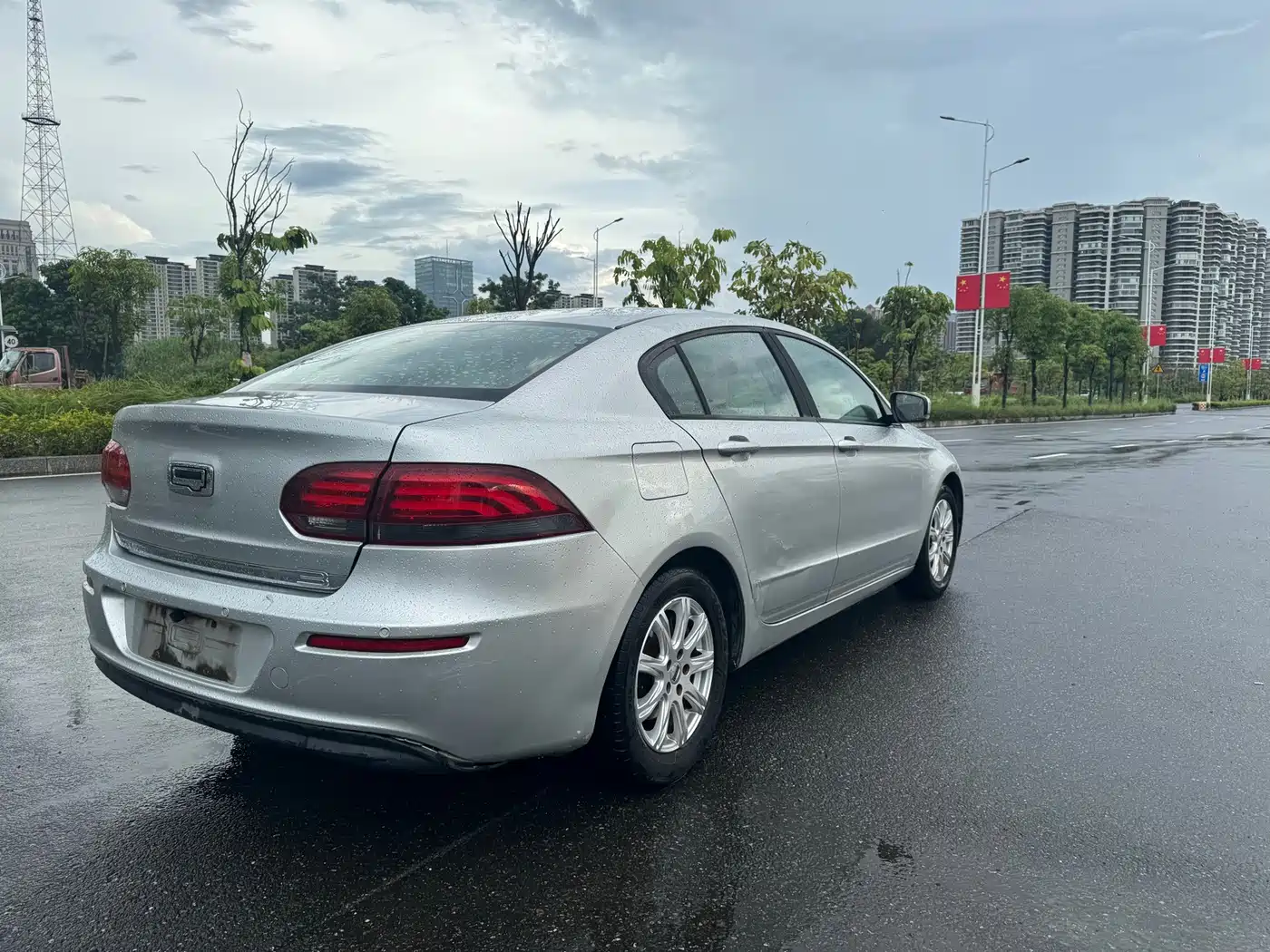 Qoros 3 2014 2014 Sedan 1.6L Manual Deluxe