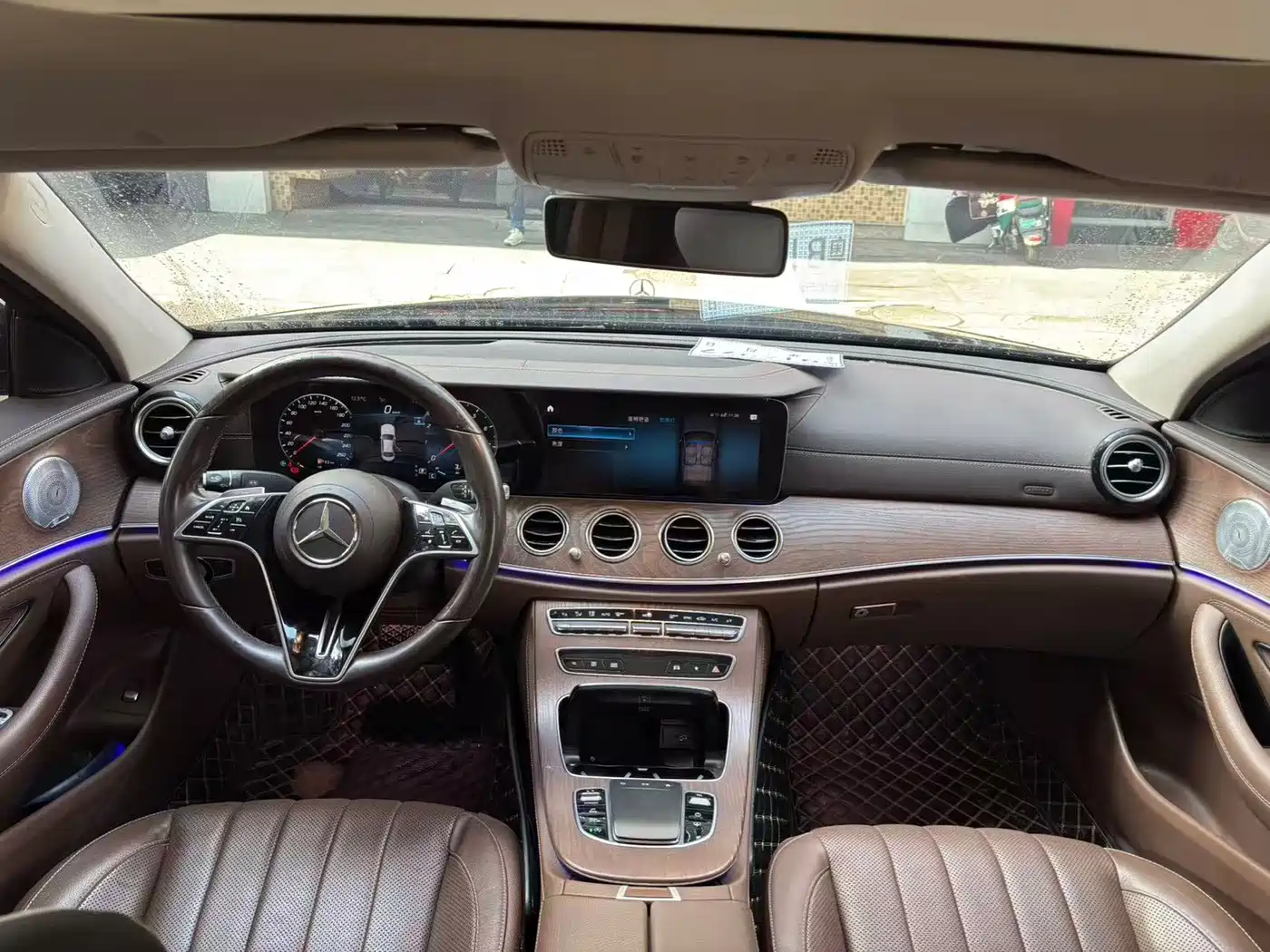 Фото 5 - Mercedes-Benz E-Class