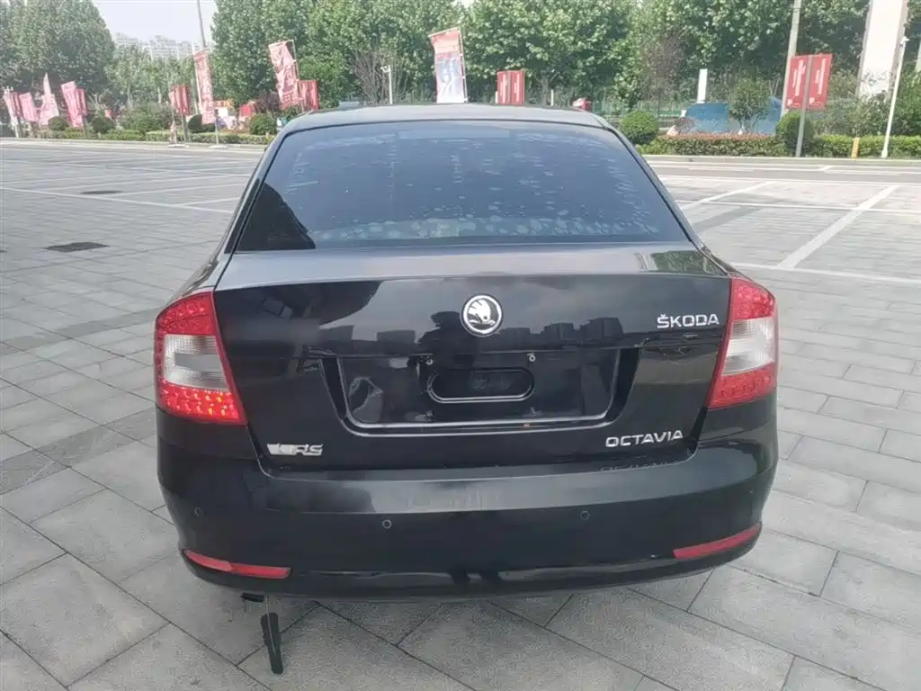 Škoda Octavia 2014 1.6L Manual Excellence Edition фото 6