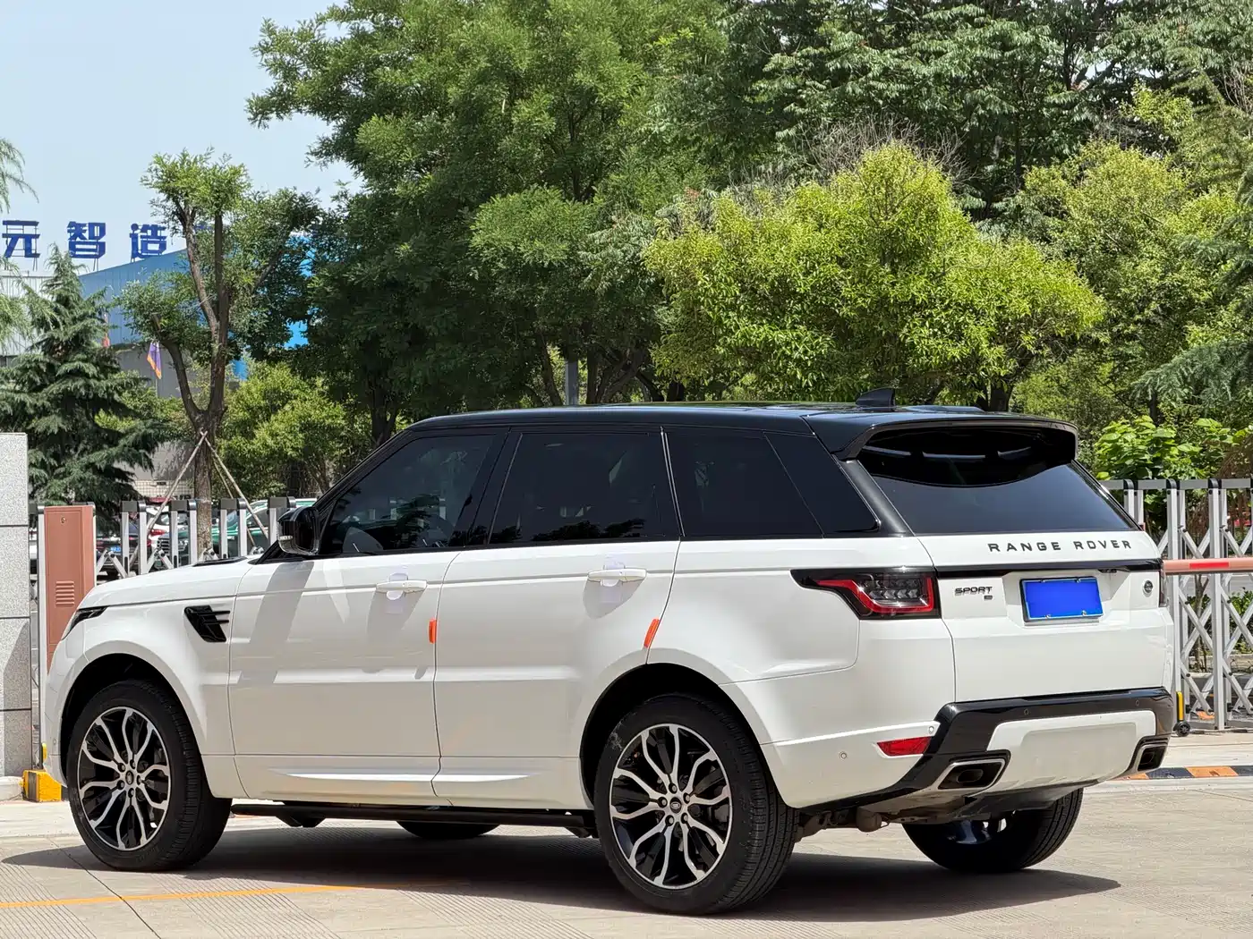 Land Rover Range Rover Sport 2021 3.0 L6 Gloss Black Edition фото 7