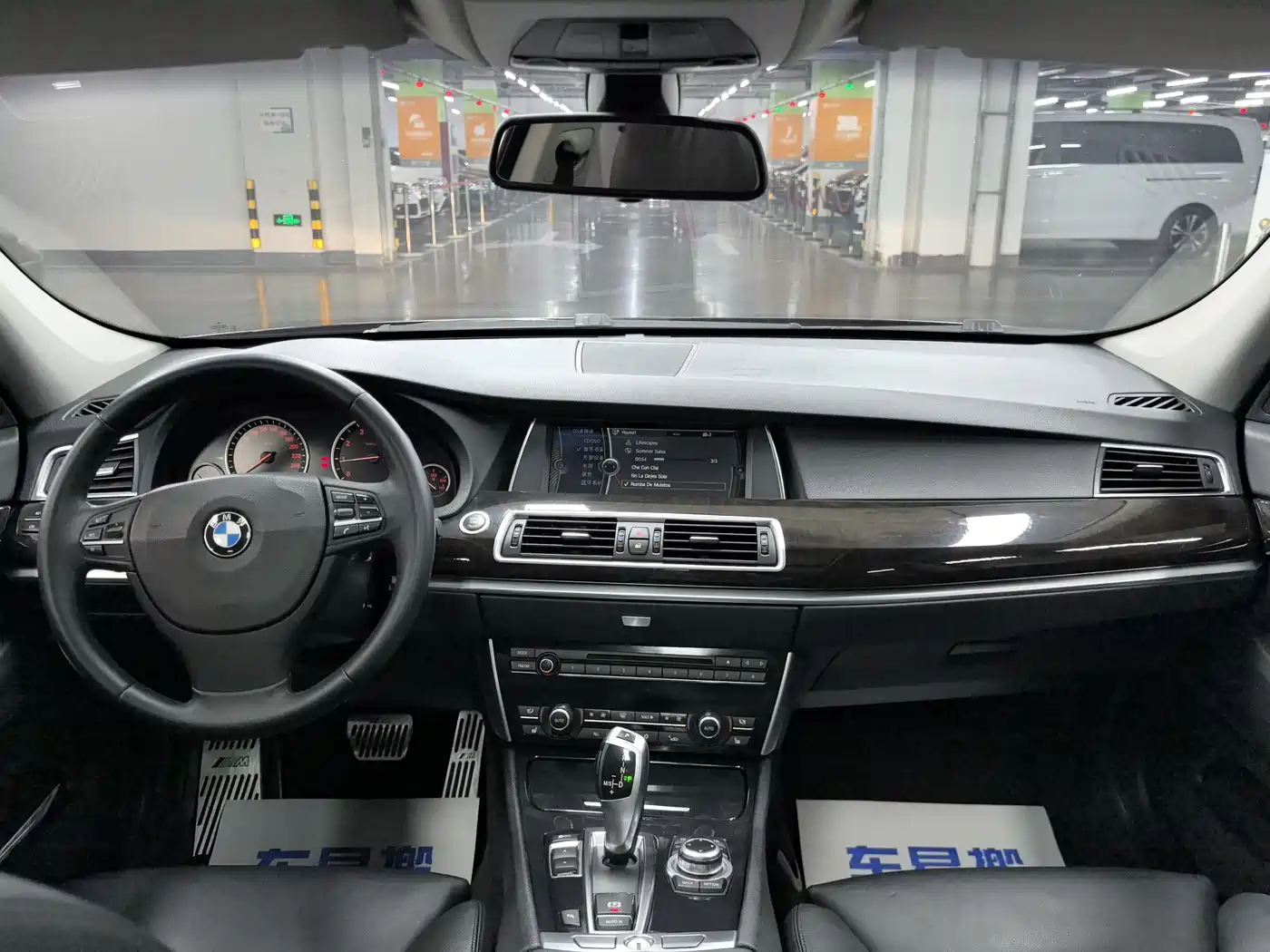 BMW 5 Series GT 2010 535i Leading Model фото 8