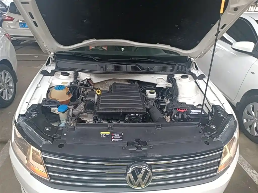 Volkswagen Lavida Tour 2017 1.6L Automatic Trend Edition фото 20
