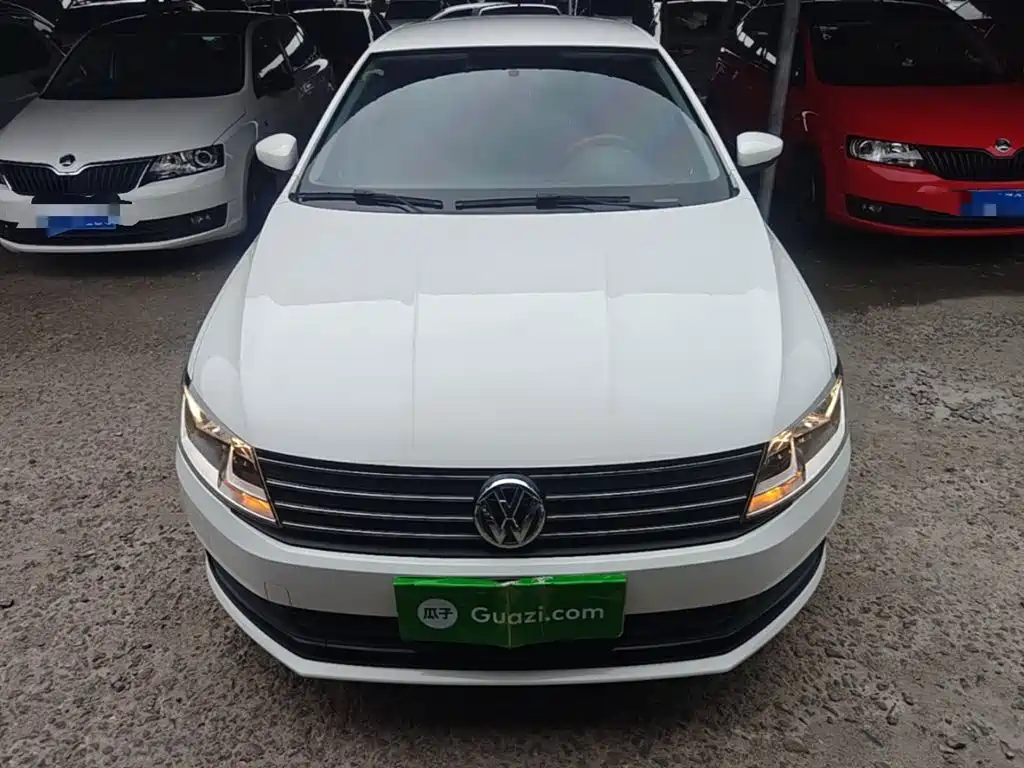 Volkswagen Lavida 2017 1.6L Manual Trend Edition фото 3
