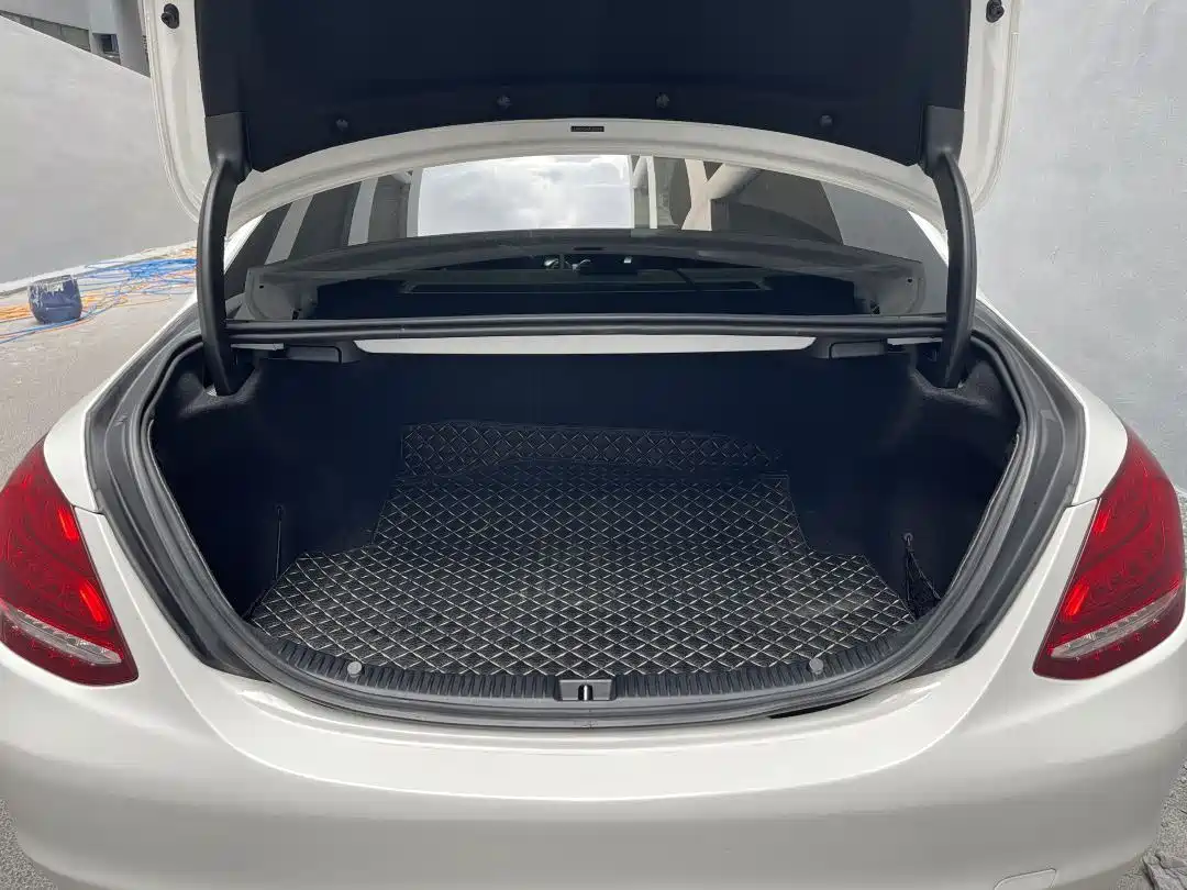 Фото 7 - Mercedes-Benz C-Class