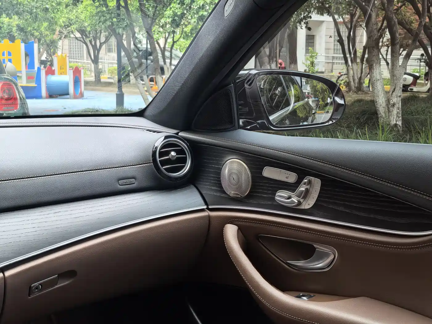 Mercedes-Benz E-Class 2023 E 300 L Sport Luxury фото 12