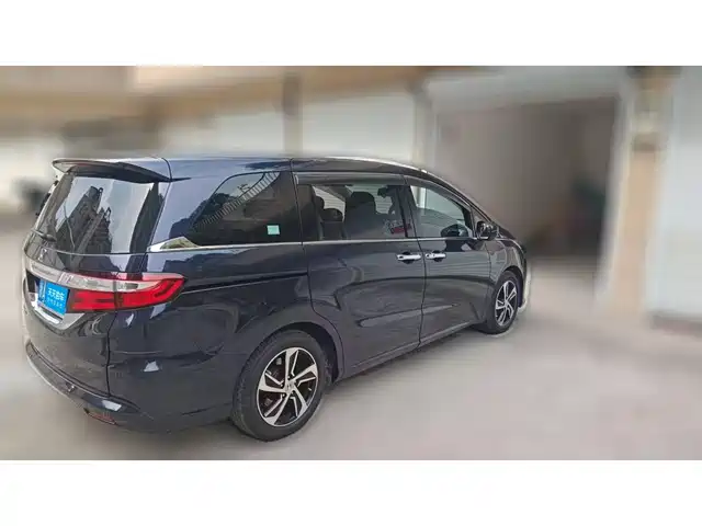 Honda Odyssey 2015 Facelift 2.4L Luxury Edition — фото 2