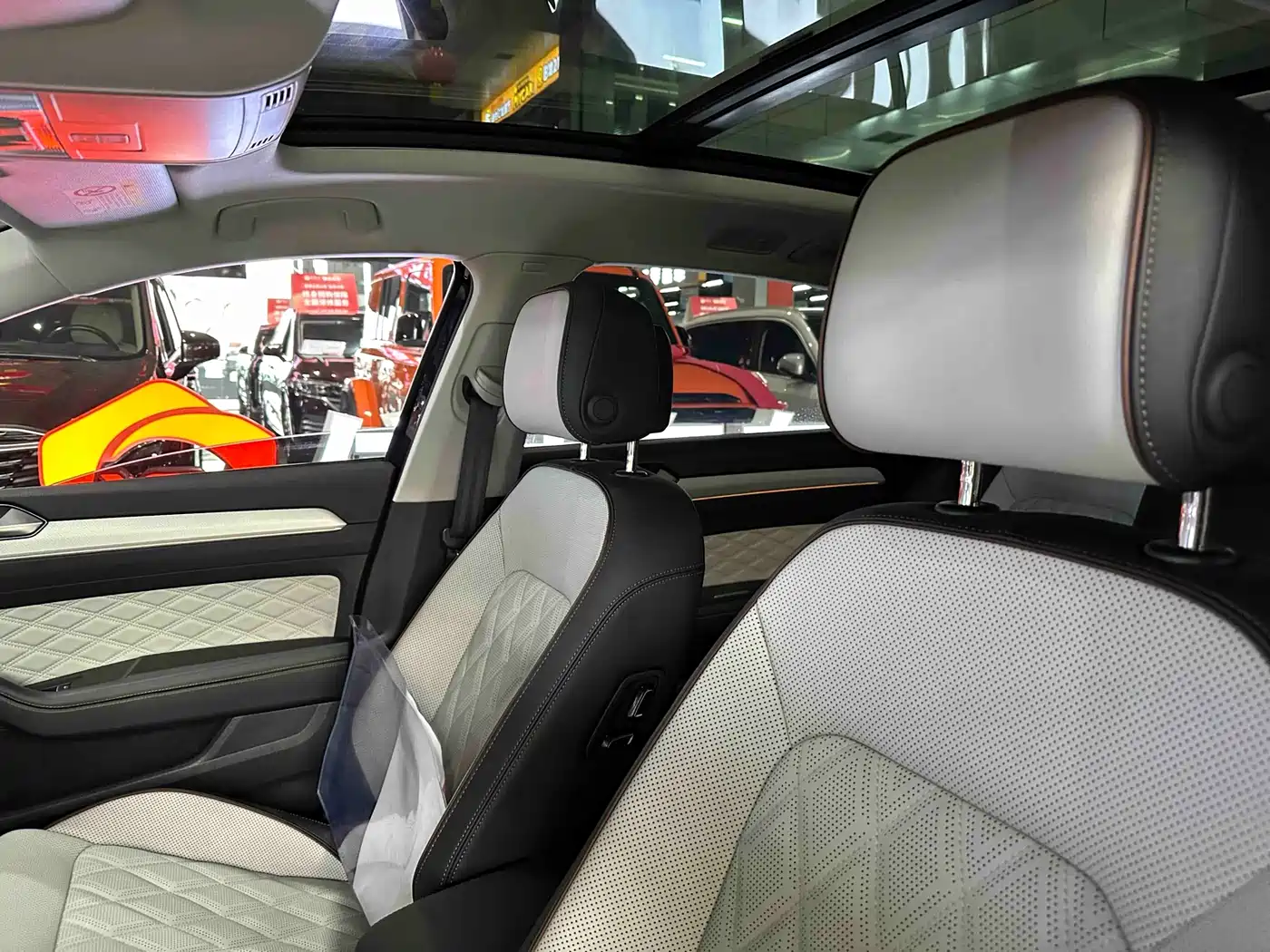 Volkswagen Magotan 2023 Model 2 Million Commemorative Edition 330TSI DSG Luxury фото 5