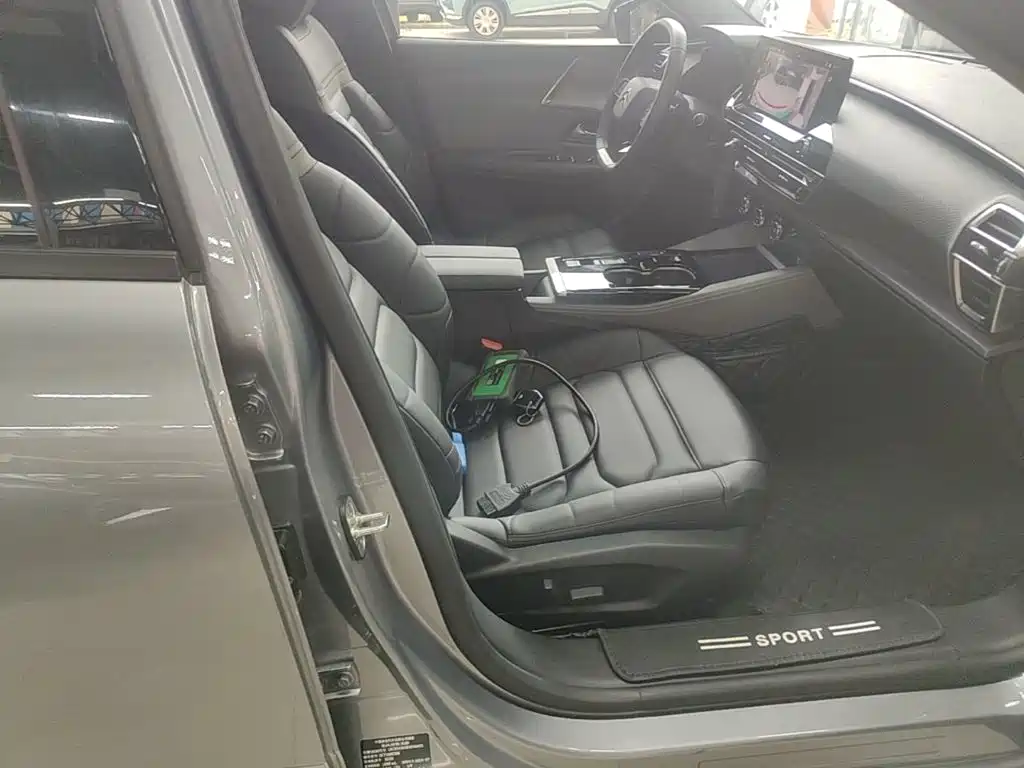 Citroën Versailles C5 X 2025 2024 1.6T Momentum Extraordinary