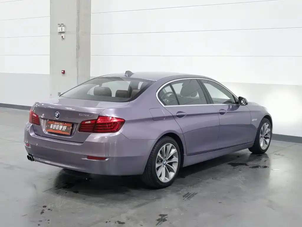 Photo 2 - BMW 5 Series