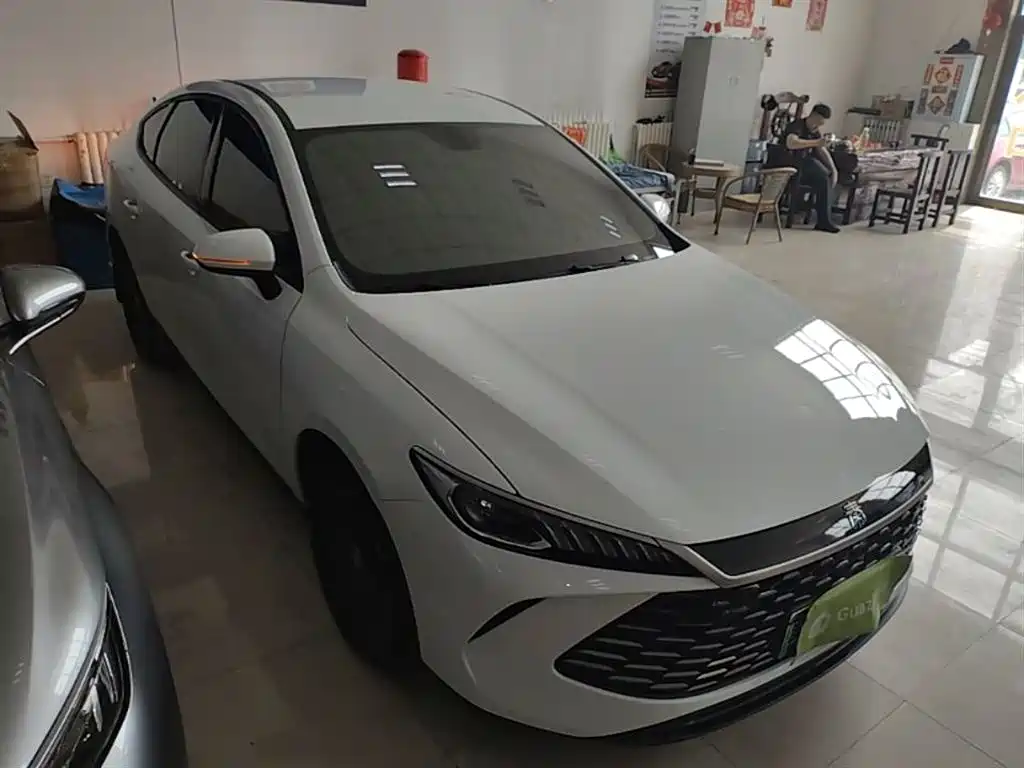BYD Qin PLUS 2025 DM-i Smart Drive 55KM Leader фото 4