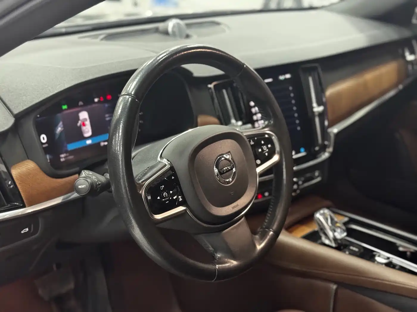 Photo 12 - Volvo S90