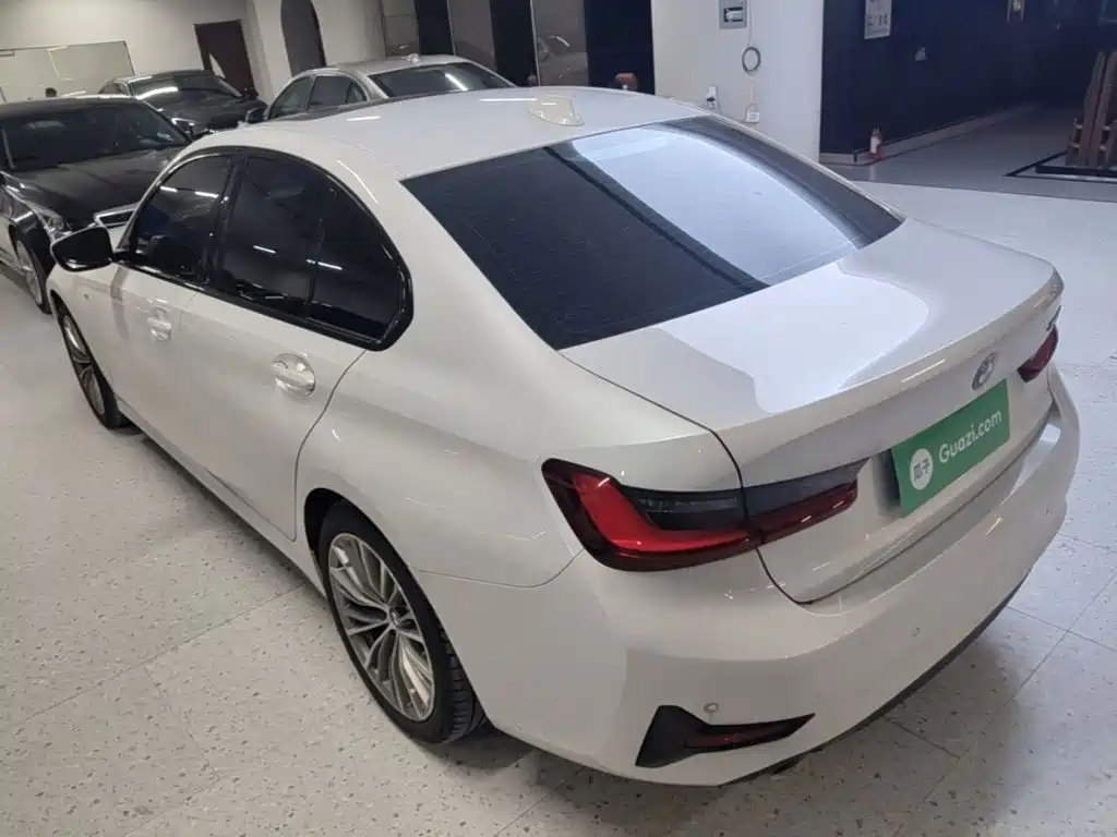 Photo 5 - BMW 3 Series