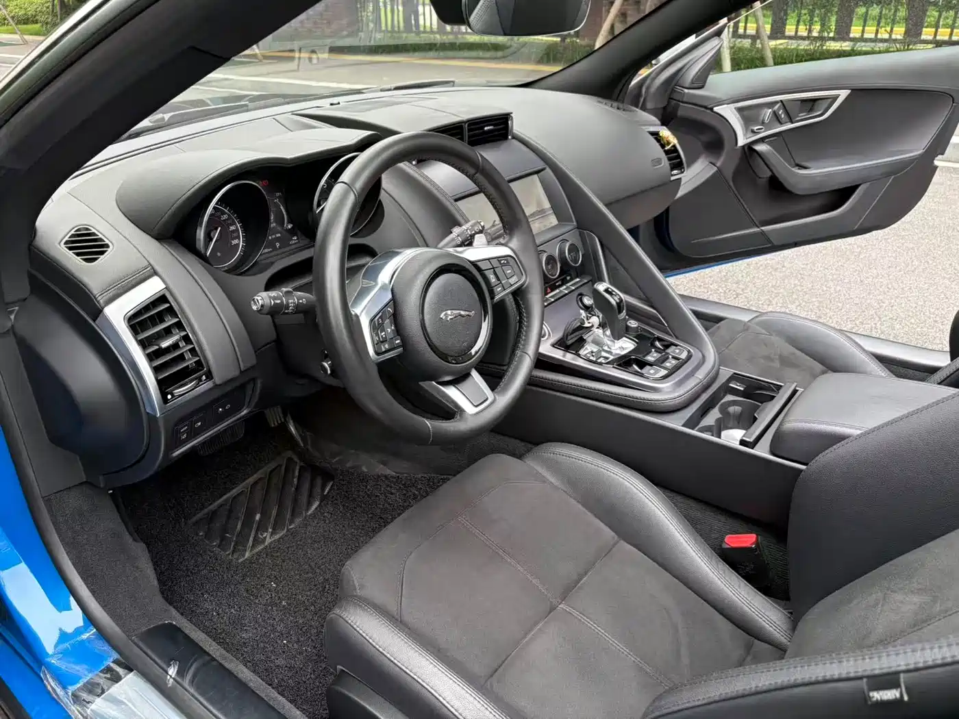 Jaguar F-TYPE 2019 3.0 SC Convertible фото 12