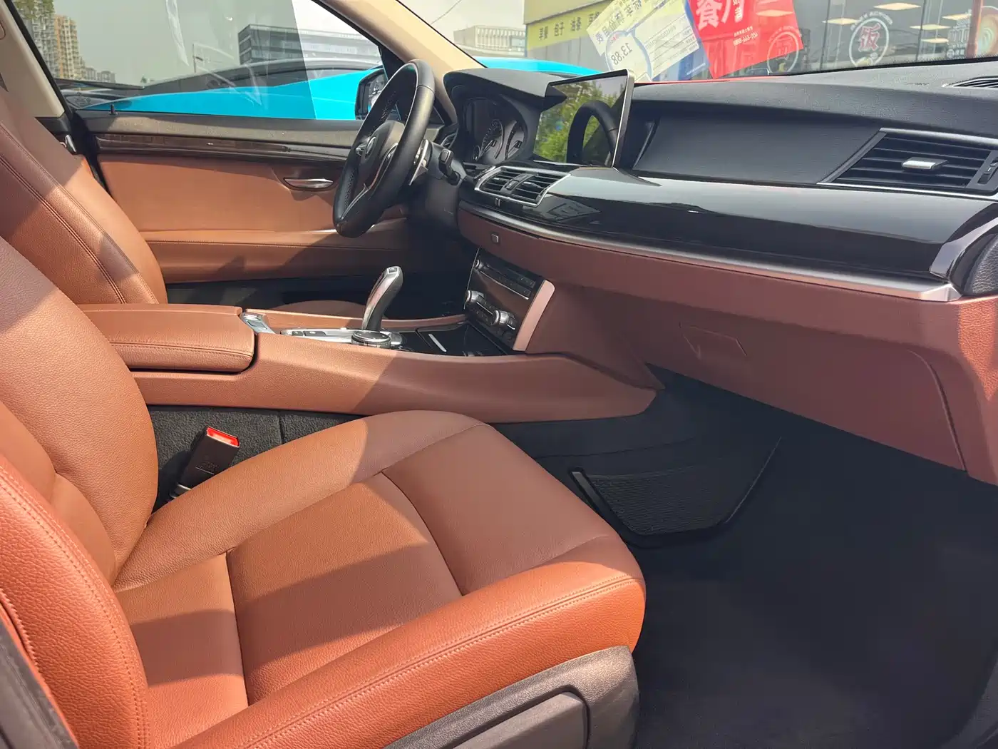 BMW 5 Series GT 2014 528i Leading фото 6